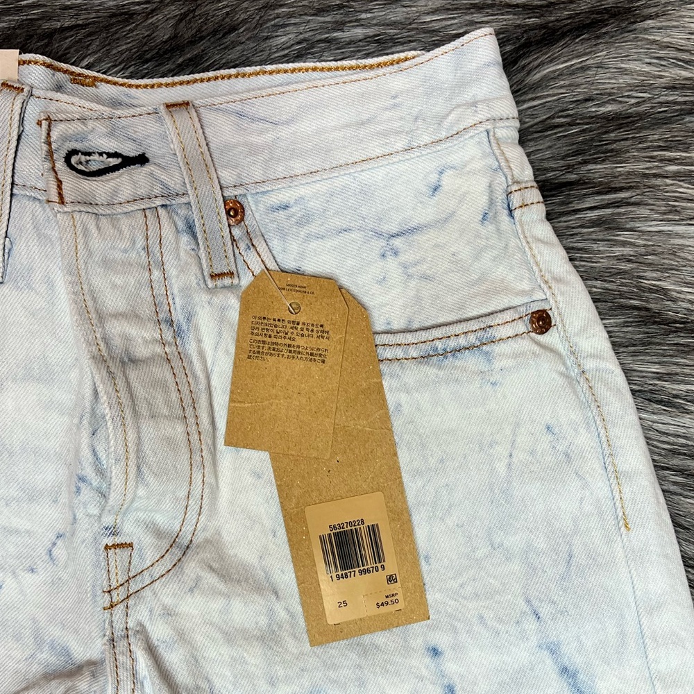 Levis High Rise Shorts - Picture 3 of 4